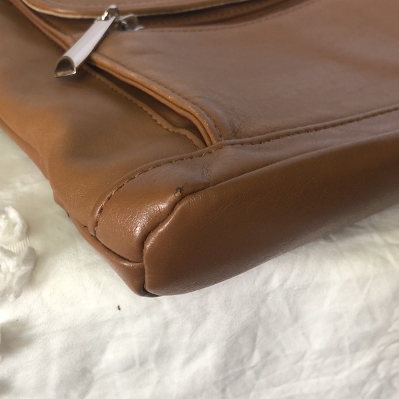 GIANI BERNINI caramel brown genuine buttery soft leather handbag. Adjust straps. - Picture 9 of 16
